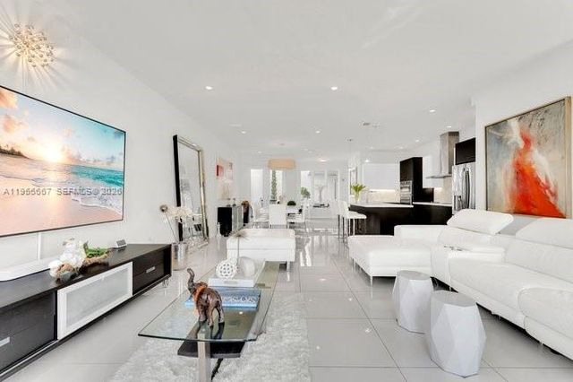 10424 NW 66th St, Doral, FL 33178