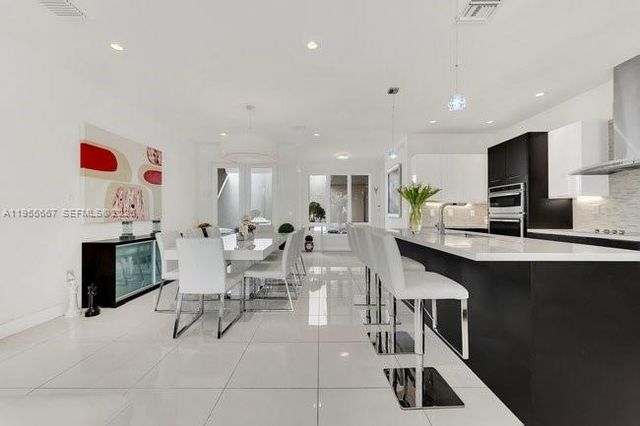 10424 NW 66th St, Doral, FL 33178