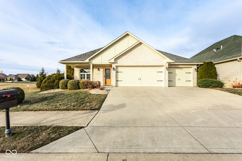 3356 Nottinghill Drive W, Plainfield, IN 46168