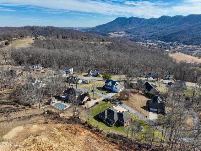 945 Moccasin Hills Drive, Gate City, VA 24251