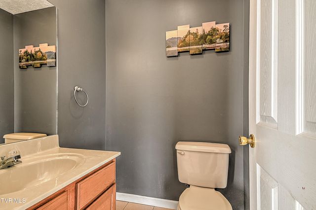 945 Moccasin Hills Drive, Gate City, VA 24251