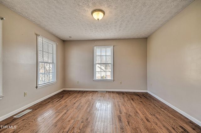 945 Moccasin Hills Drive, Gate City, VA 24251