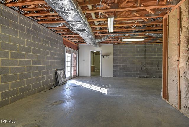 945 Moccasin Hills Drive, Gate City, VA 24251