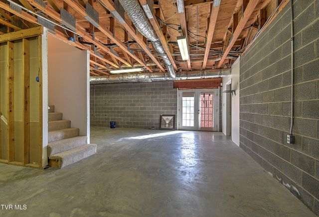 945 Moccasin Hills Drive, Gate City, VA 24251