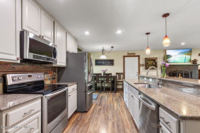 5903 N Davenport St, Dalton Gardens, ID 83815