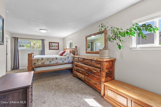 5903 N Davenport St, Dalton Gardens, ID 83815