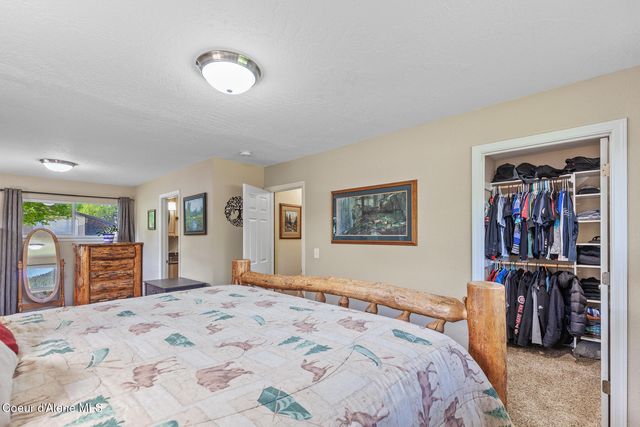 5903 N Davenport St, Dalton Gardens, ID 83815