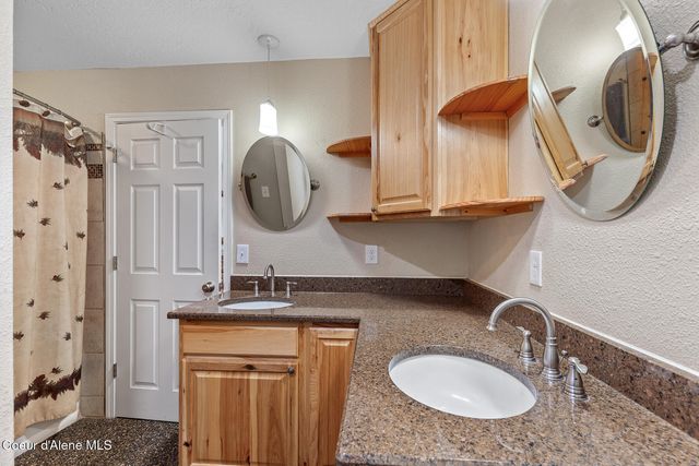 5903 N Davenport St, Dalton Gardens, ID 83815