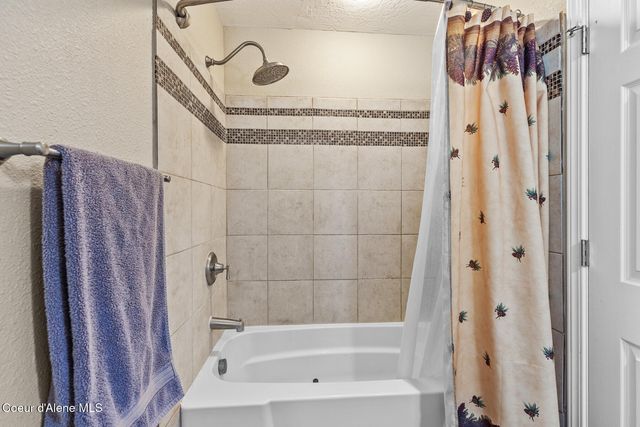 5903 N Davenport St, Dalton Gardens, ID 83815