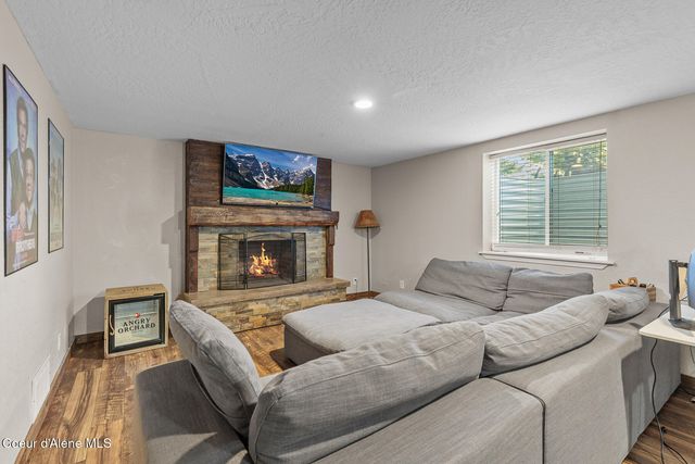 5903 N Davenport St, Dalton Gardens, ID 83815
