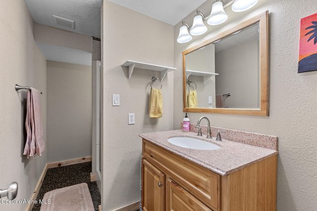 5903 N Davenport St, Dalton Gardens, ID 83815