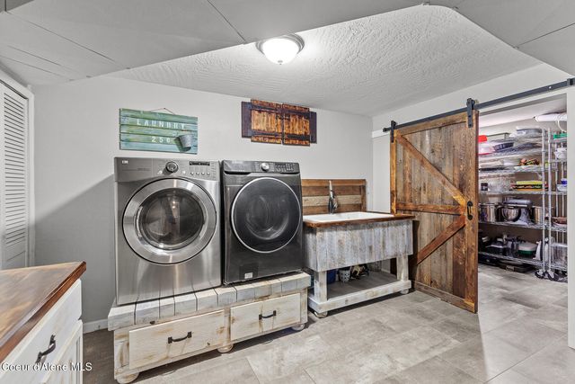 5903 N Davenport St, Dalton Gardens, ID 83815