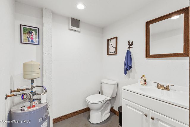 5903 N Davenport St, Dalton Gardens, ID 83815