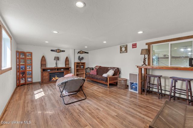 5903 N Davenport St, Dalton Gardens, ID 83815
