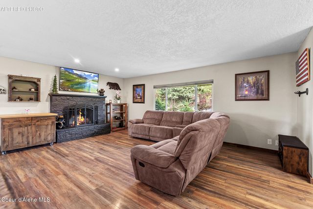 5903 N Davenport St, Dalton Gardens, ID 83815