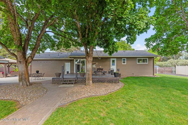 5903 N Davenport St, Dalton Gardens, ID 83815