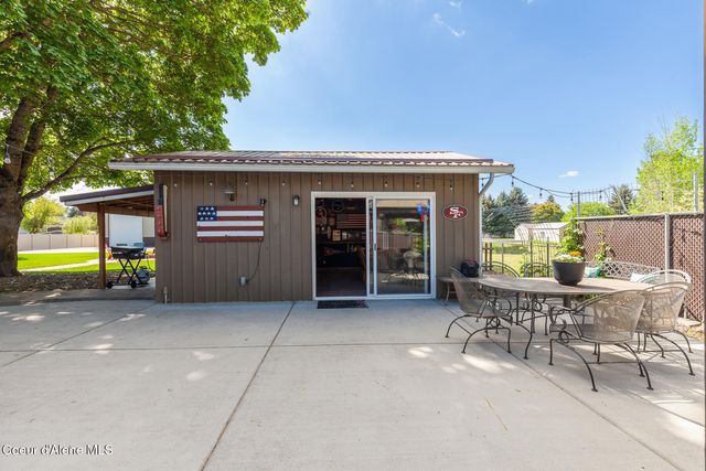 5903 N Davenport St, Dalton Gardens, ID 83815