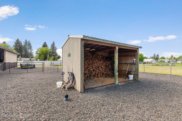 5903 N Davenport St, Dalton Gardens, ID 83815