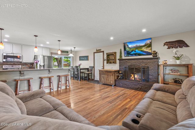 5903 N Davenport St, Dalton Gardens, ID 83815