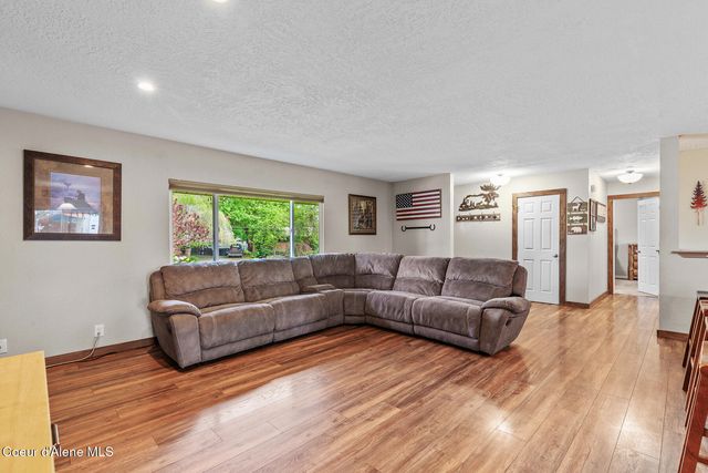 5903 N Davenport St, Dalton Gardens, ID 83815