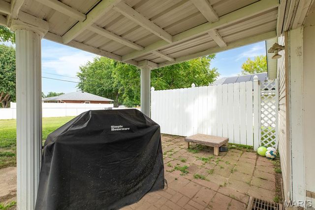 324 Rohm Place, Roxana, IL 62084