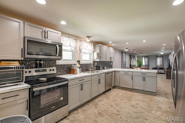 324 Rohm Place, Roxana, IL 62084