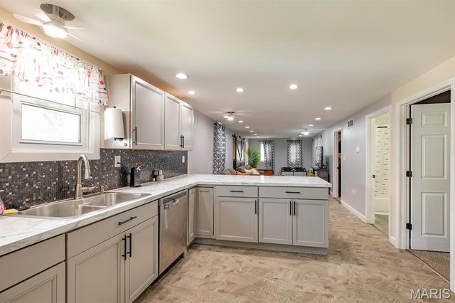324 Rohm Place, Roxana, IL 62084