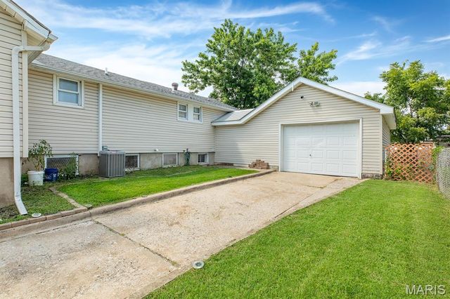324 Rohm Place, Roxana, IL 62084