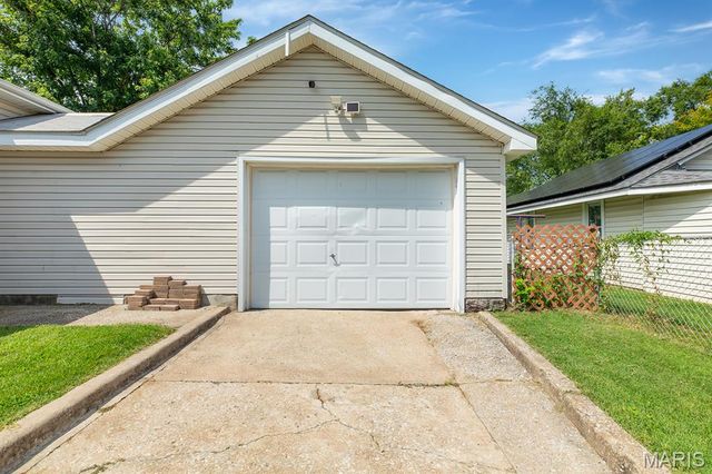 324 Rohm Place, Roxana, IL 62084