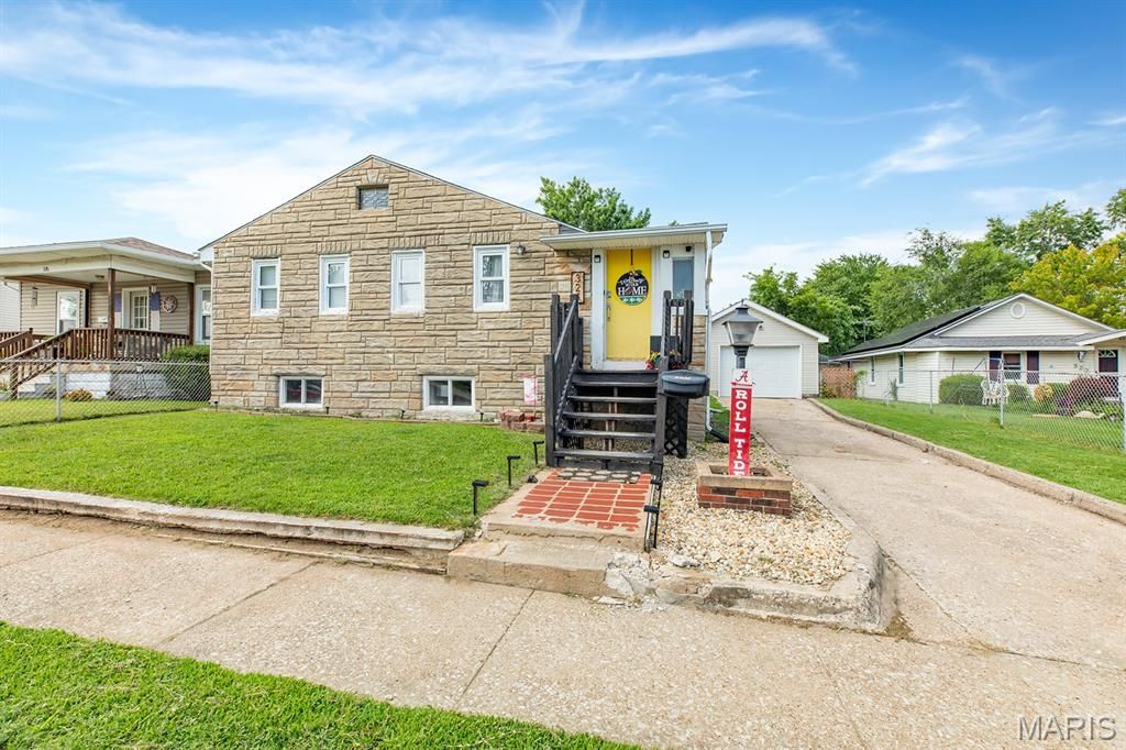 324 Rohm Place, Roxana, IL 62084