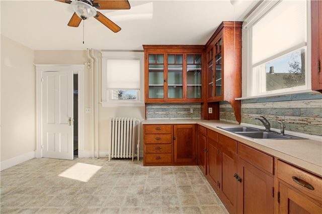 7 Warner Place, Newport, RI 02840