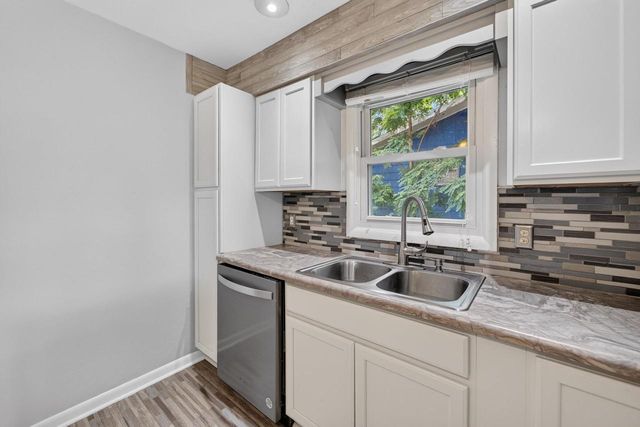 1221 Debra Lane, Madison, WI 53704
