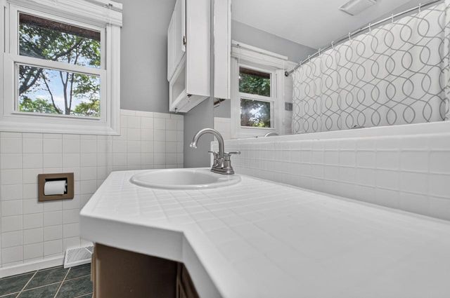 1221 Debra Lane, Madison, WI 53704