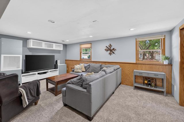1221 Debra Lane, Madison, WI 53704