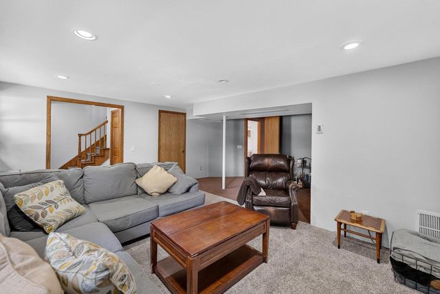 1221 Debra Lane, Madison, WI 53704