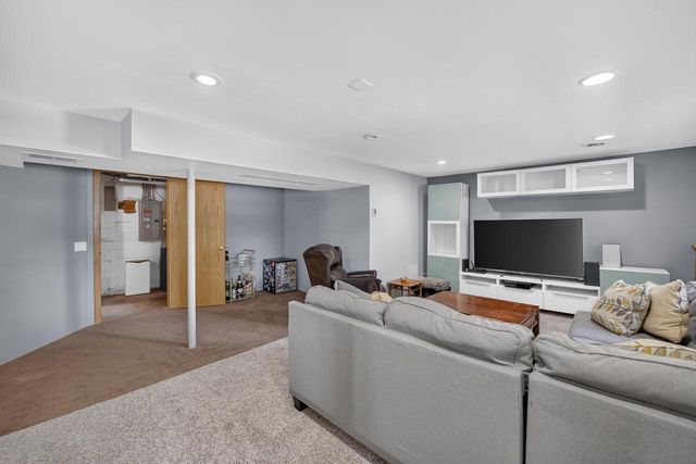 1221 Debra Lane, Madison, WI 53704