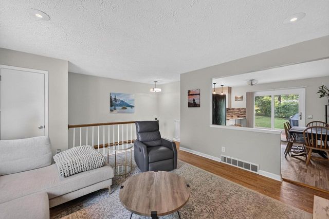 1221 Debra Lane, Madison, WI 53704