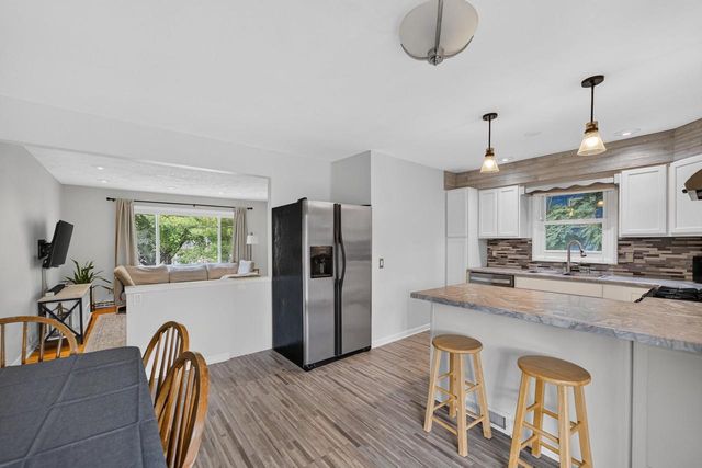 1221 Debra Lane, Madison, WI 53704