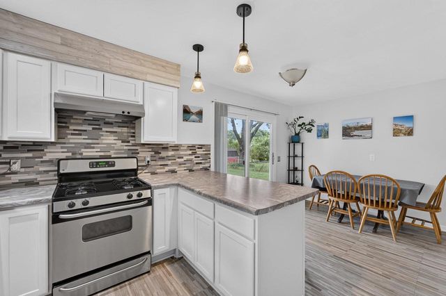1221 Debra Lane, Madison, WI 53704