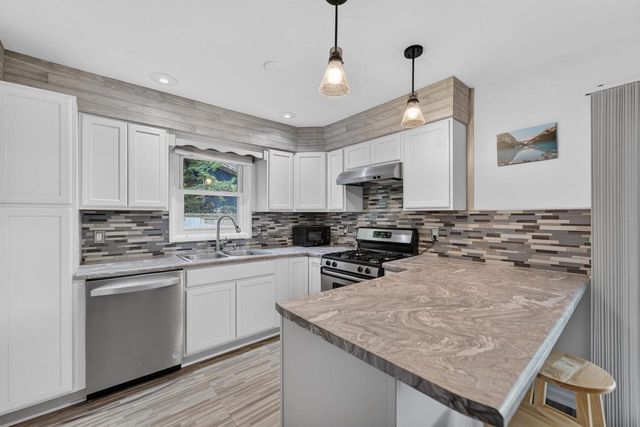 1221 Debra Lane, Madison, WI 53704