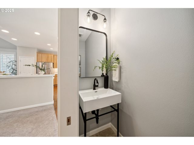 2541 Nw MARSDEN Pl, Portland, OR 97229