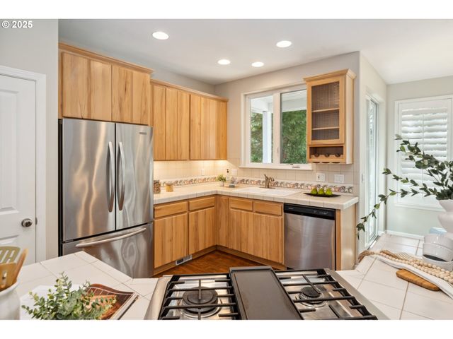 2541 Nw MARSDEN Pl, Portland, OR 97229