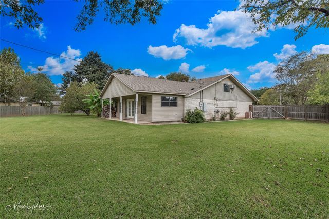 304 Walnut Circle, Bossier City, LA 71111