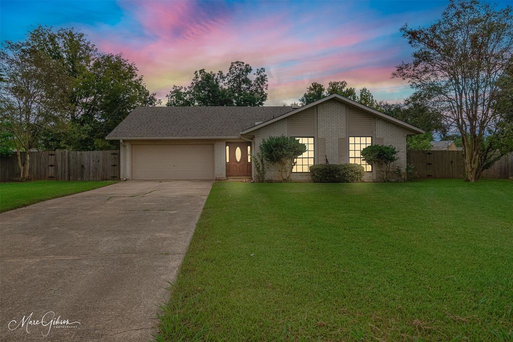 304 Walnut Circle, Bossier City, LA 71111