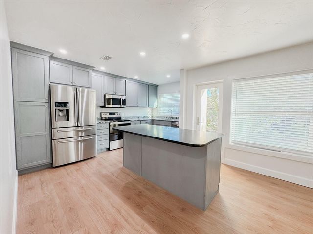 914 W FAITH CIRCLE, Bradenton, FL 34212