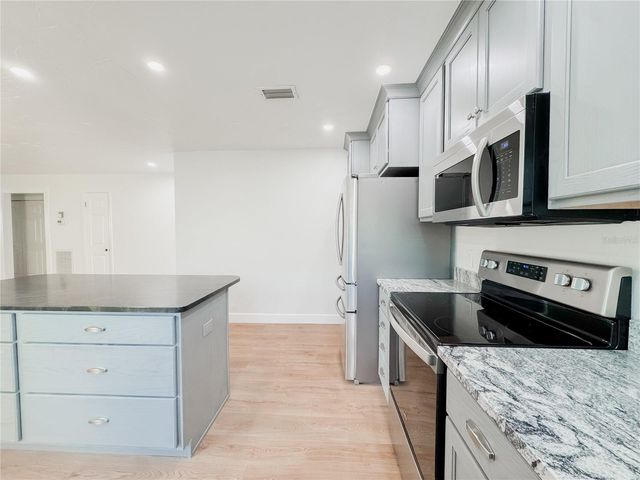 914 W FAITH CIRCLE, Bradenton, FL 34212