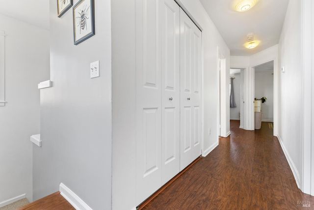 1040 Addison Cir, Petaluma, CA 94952