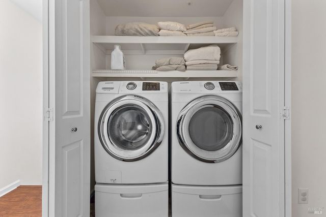 1040 Addison Cir, Petaluma, CA 94952