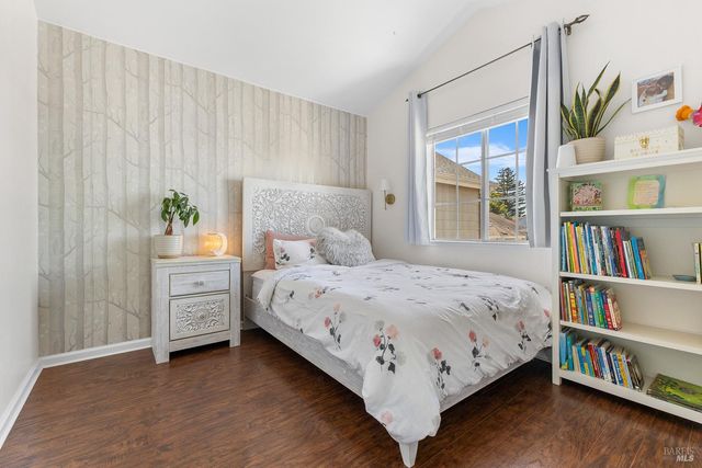 1040 Addison Cir, Petaluma, CA 94952