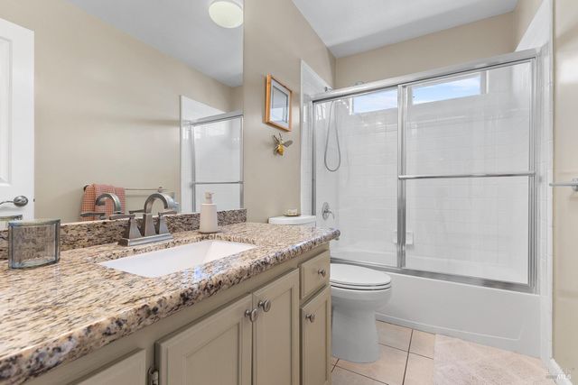 1040 Addison Cir, Petaluma, CA 94952